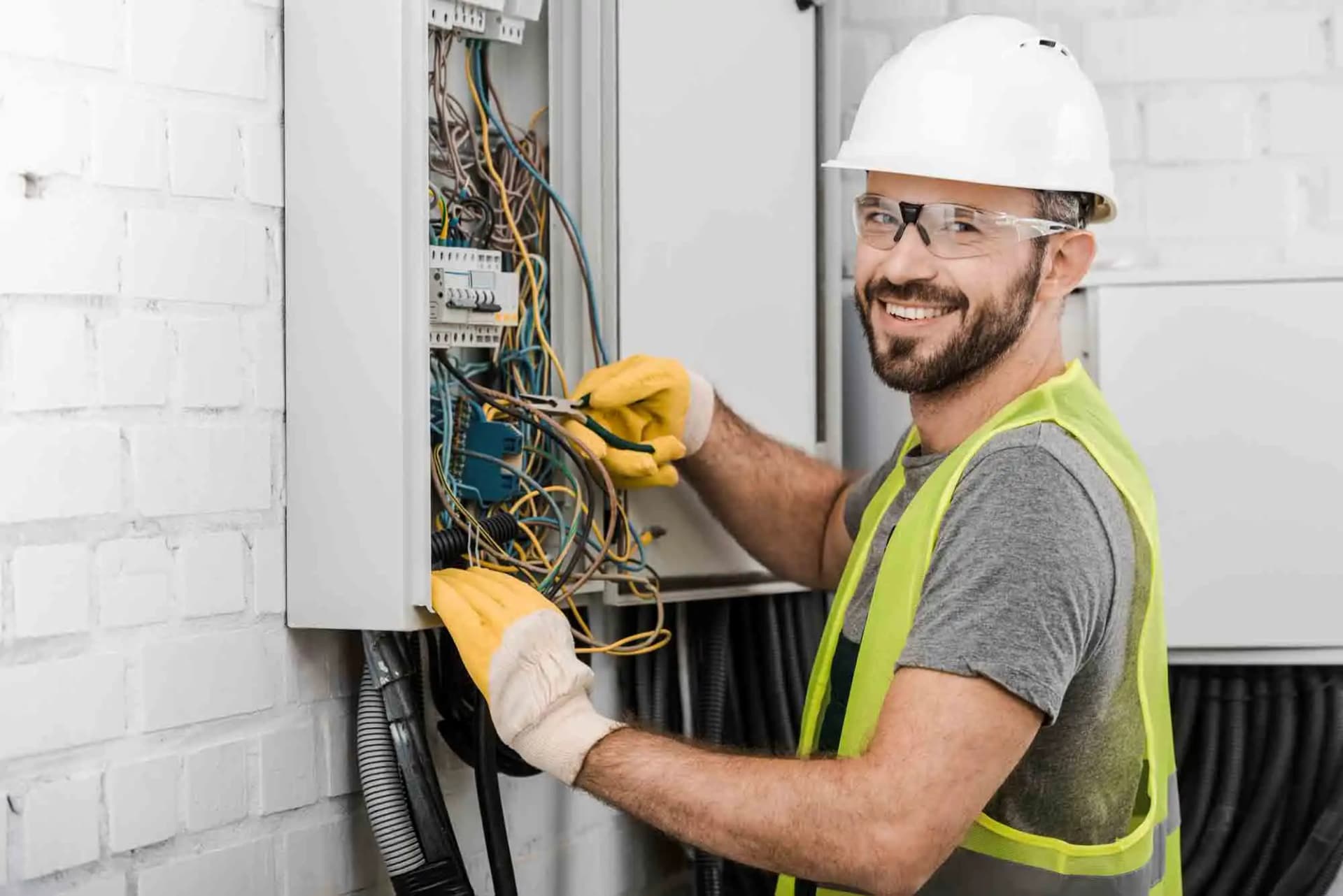 Auf meister-job findest du deinen Elektriker in der Nähe