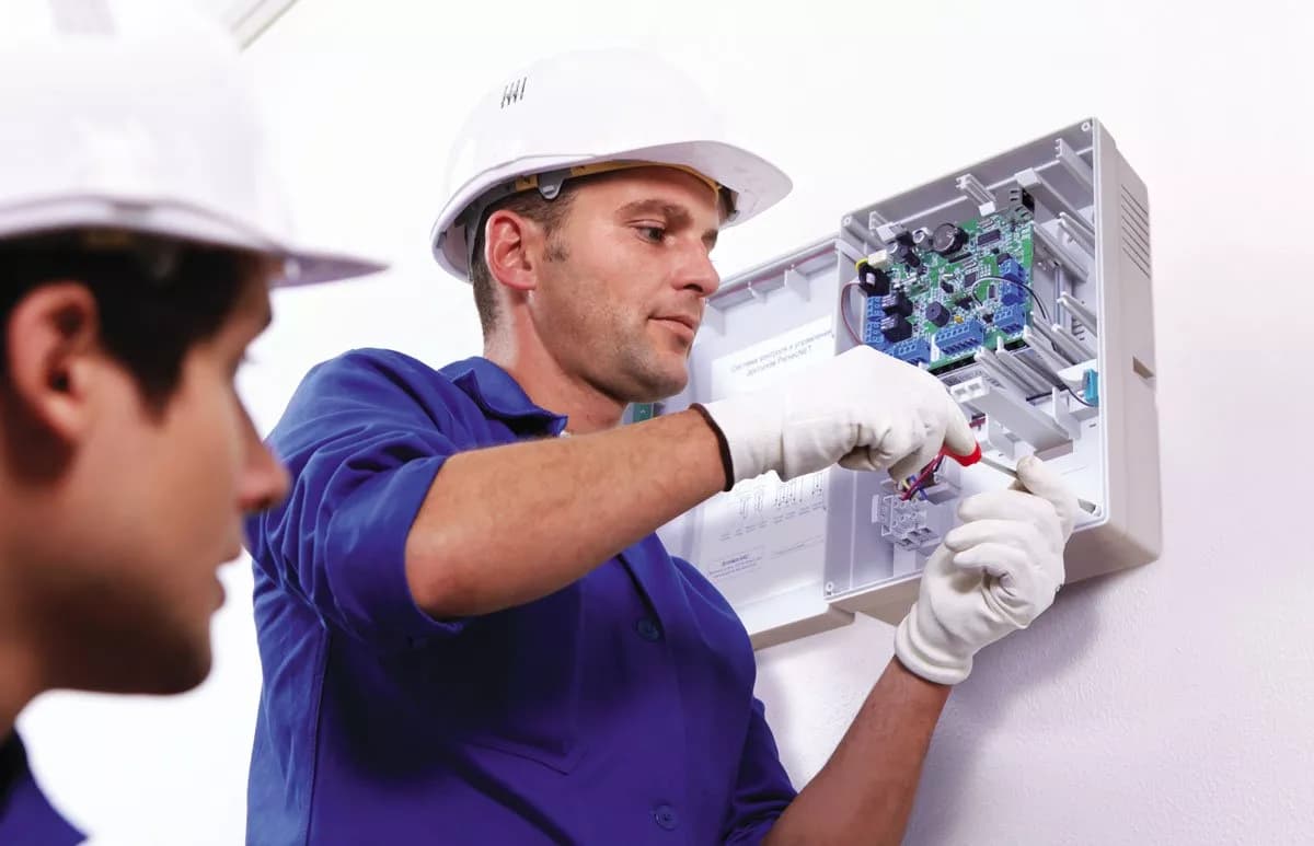 Wie der Elektriker Notdienst arbeitet