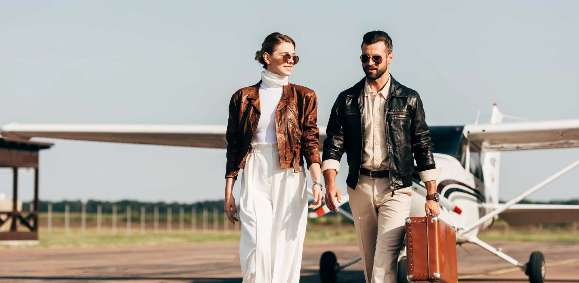Von Basics inspiriert: Herren Lederjacke und luxuriöse Kaschmir-Kissen für ein modernes Leben