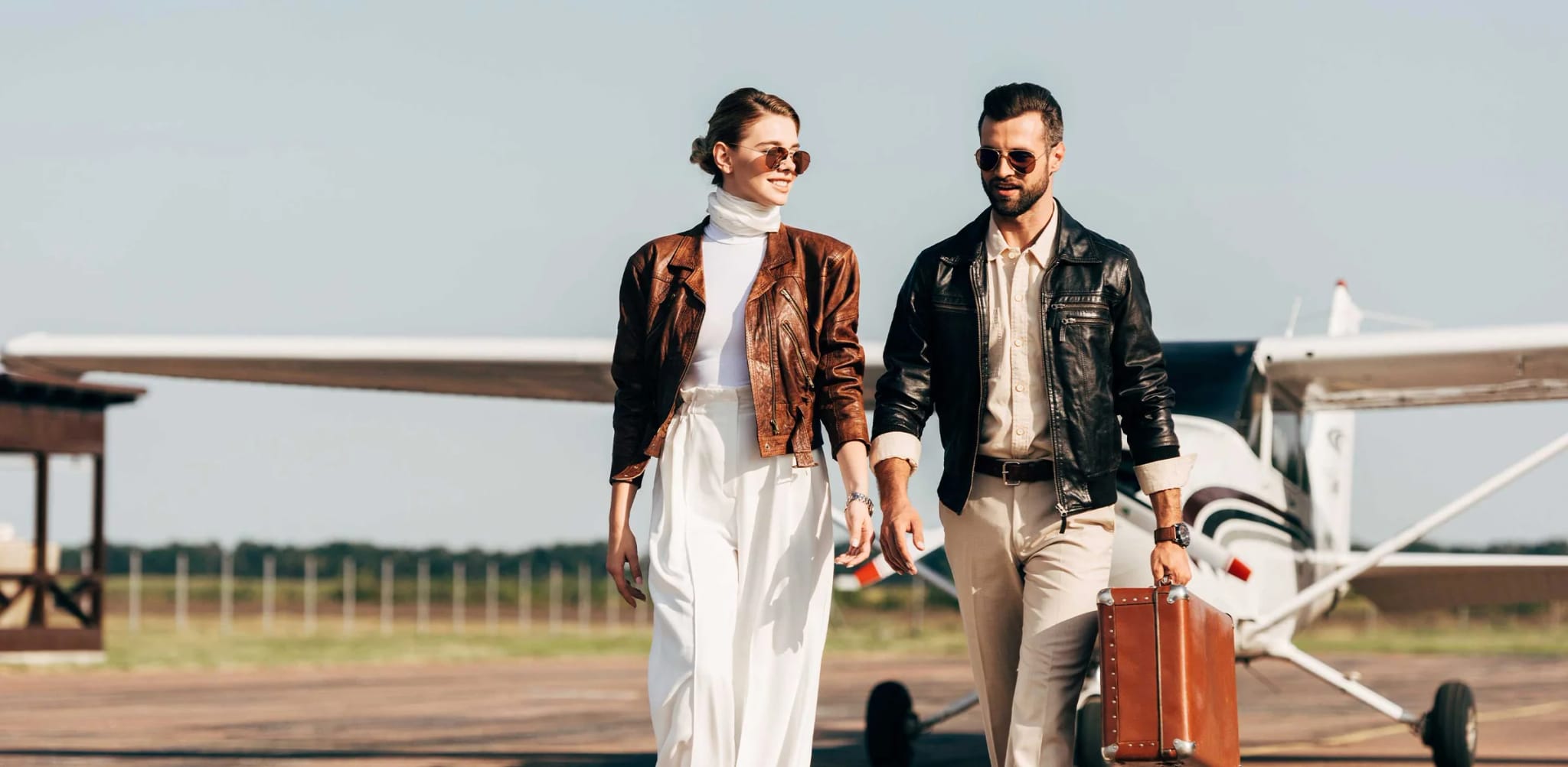 Von Basics inspiriert: Herren Lederjacke und luxuriöse Kaschmir-Kissen für ein modernes Leben