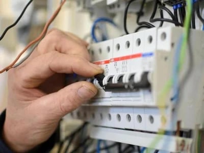 Wie man sich als externer Dienstleister auf die DGUV V3 Prüfung spezialisiert