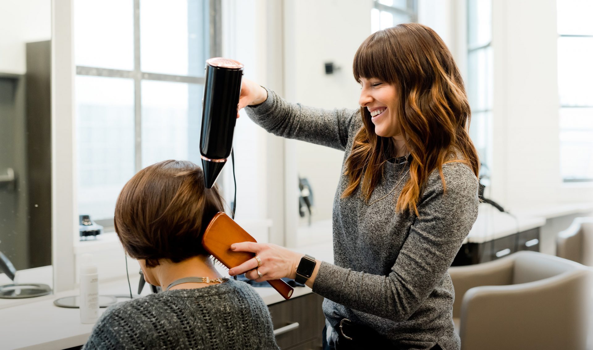 Exklusive Kosmetik Einrichtung und Friseureinrichtung mit kostenlosem Versand